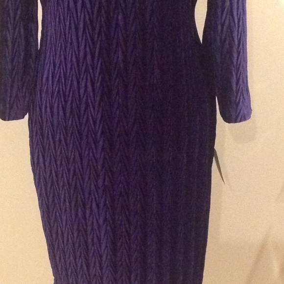 Maggy London Chevron Pleat Velvet Sheath Dress - Picture 7 of 8
